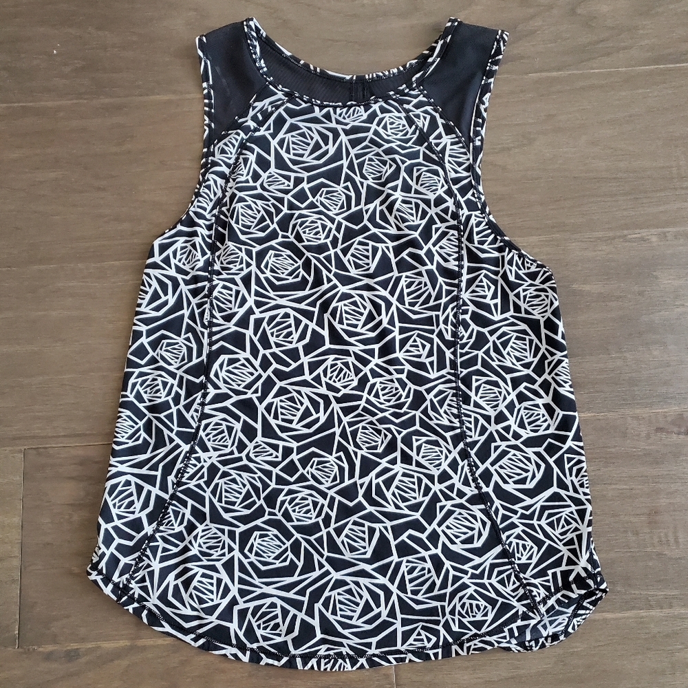 Lululemon Sculpt Tank Top Back Vent Size 2